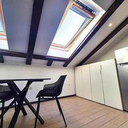 Urban Charming Attic Appartement