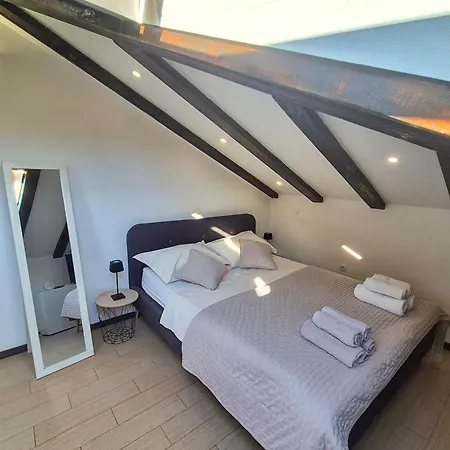 Urban Charming Attic Appartement